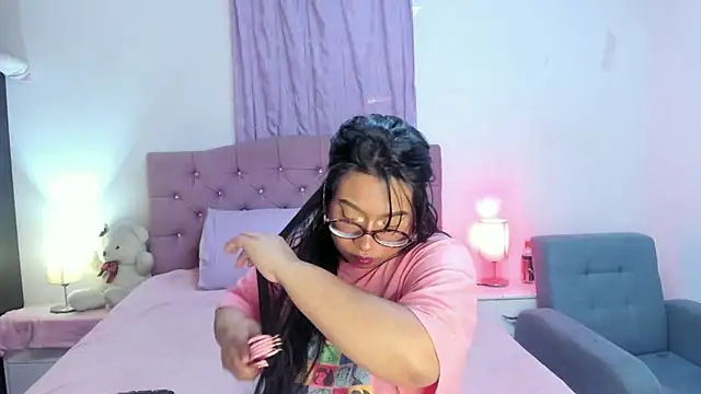 Latinabombsheell online show from March 13, 7:15 pm