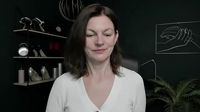 VivianWILD online show from November 3, 6:50 am