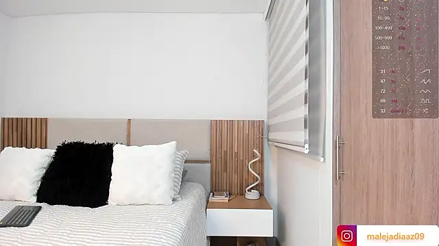 MalejaDiaz  online show from March 8, 12:20 pm