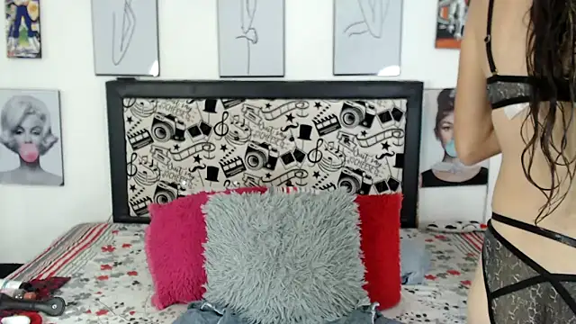 Rihana14 online show from April 11, 8:45 pm