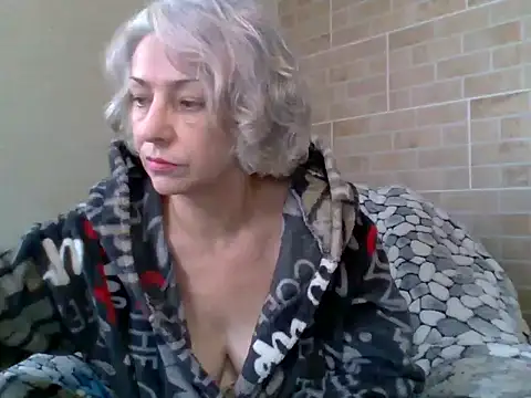 Snapshot of Lorie_Carrie chatting on October 18, 9:23 am Lorie Carrie online show from October 18, 9:23 am