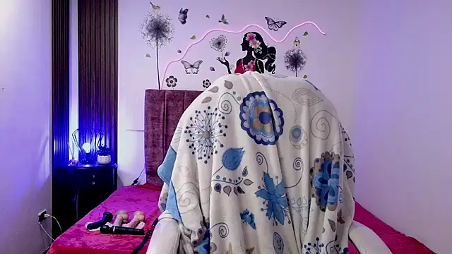 elena detroya online show from December 15, 12:32 pm