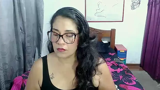 Mistresskloe01 online show from October 6, 12:22 pm