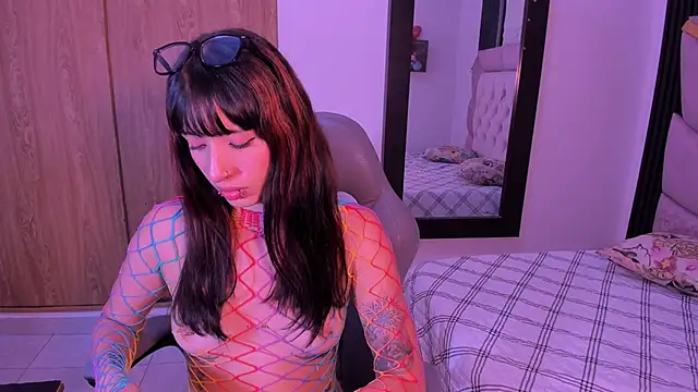 laurem-paulette online show from October 30, 8:10 pm