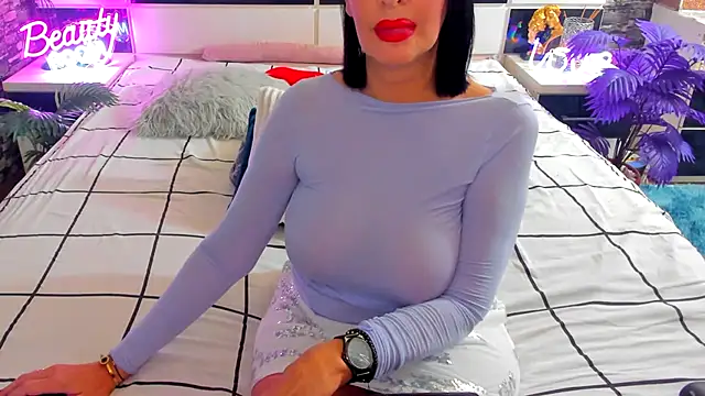 Snapshot of shannon4u chatting on October 13, 6:54 pm shannon4u online show from October 13, 6:54 pm