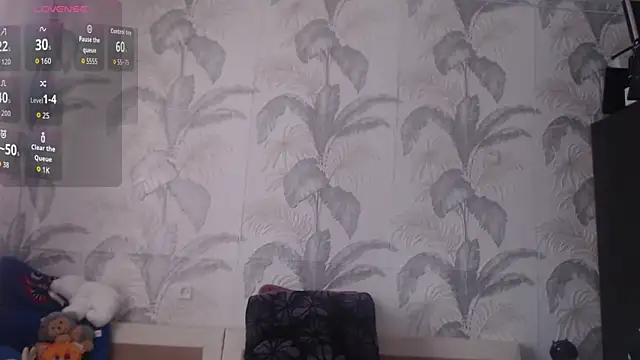 CamDiva113 online show from March 18, 8:30 am