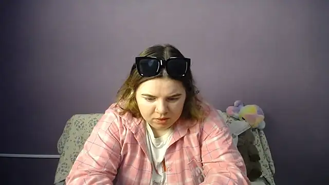 so shy online show from June 1, 6:15 am