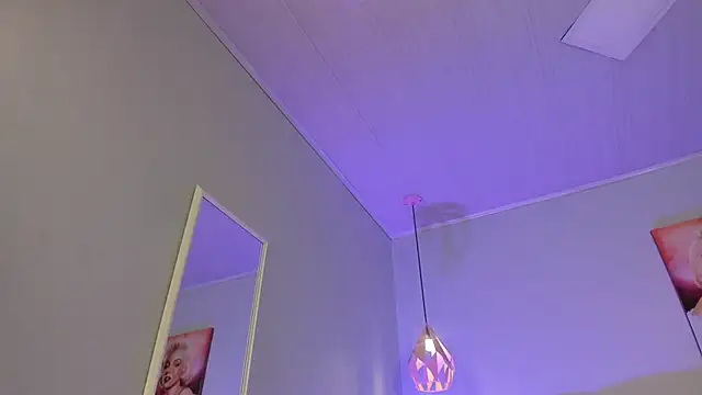 ScarletGV online show from December 18, 6:51 am