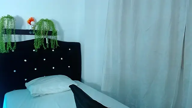 rachel moon  online show from June 4, 12:16 am