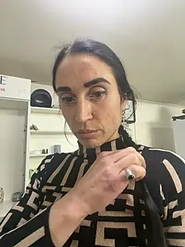 Mona da online show from April 14, 11:38 pm