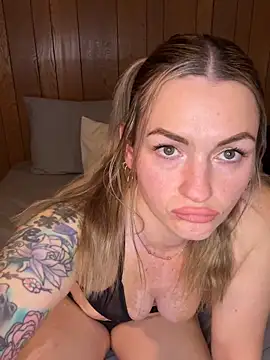 MaggieMayI89 online show from February 14, 2:35 am