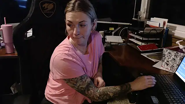 MaggieMayI89 online show from February 16, 1:49 am