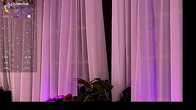 Snapshot of CynthiaWest chatting on October 20, 3:09 am CynthiaWest online show from October 20, 3:09 am