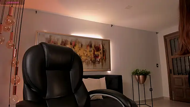 RoxanneHill  online show from January 12, 12:32 pm