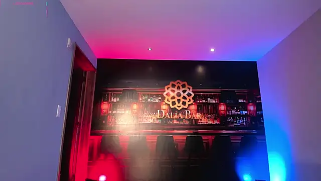 RoxanneHill  online show from October 29, 2:20 pm