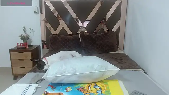 lindaesmeralda online show from April 19, 11:32 am