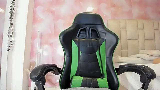 emily lean  online show from November 26, 2:12 am