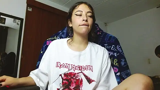 liisaxxx online show from February 8, 9:02 am