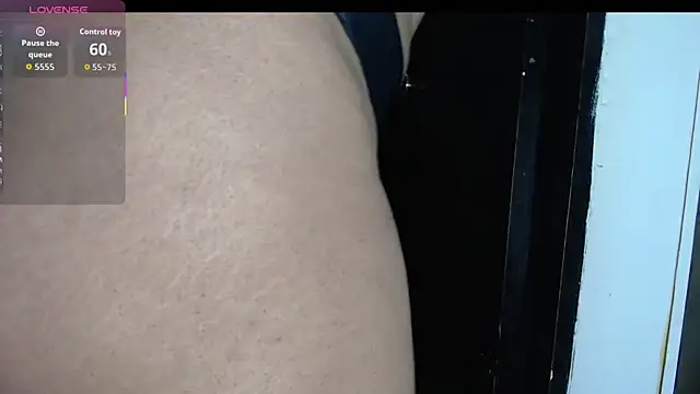 Snapshot of _Amara_ chatting on October 28, 4:35 pm  Amara  online show from October 28, 4:35 pm