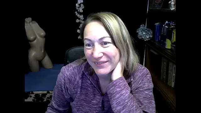 Snapshot of wLESLYMOSw chatting on October 3, 7:57 am wLESLYMOSw online show from October 3, 7:57 am