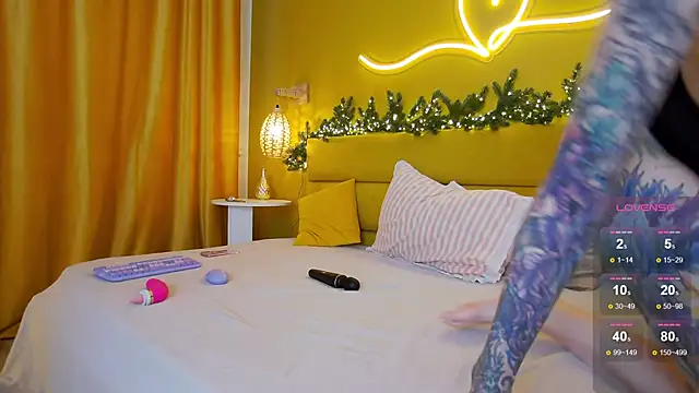 lessysweety online show from November 28, 4:26 am