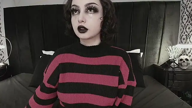 Adeelinee online show from October 23, 8:15 pm