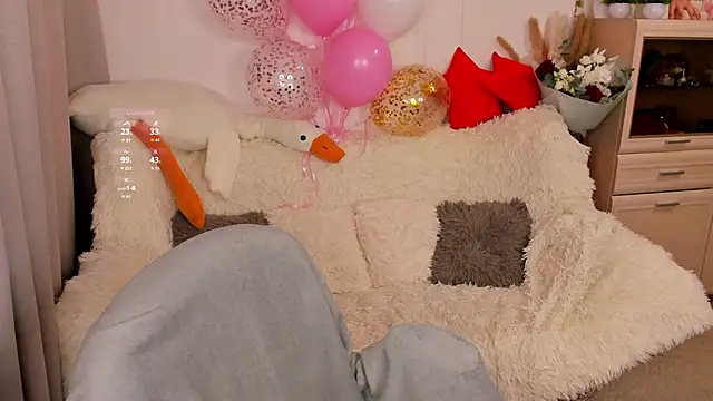 LisaMooore online show from April 7, 8:33 pm