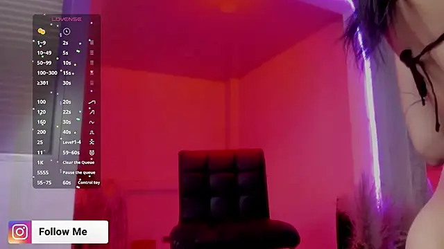 Sara Foxx1 online show from April 5, 8:52 pm