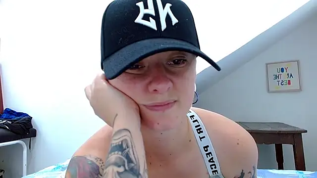 tomboyblue online show from January 16, 8:16 pm