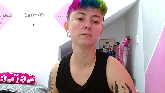 Snapshot of tomboyblue chatting on October 9, 4:33 pm tomboyblue online show from October 9, 4:33 pm