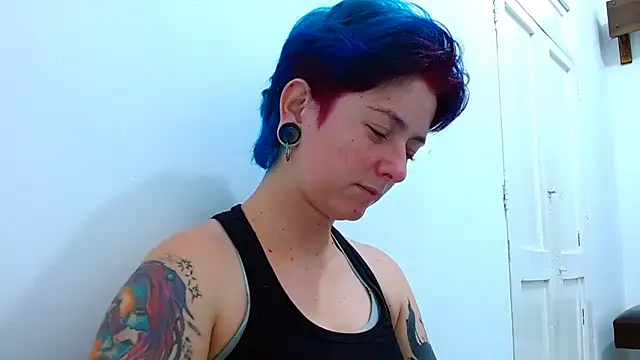 tomboyblue online show from March 21, 1:43 am