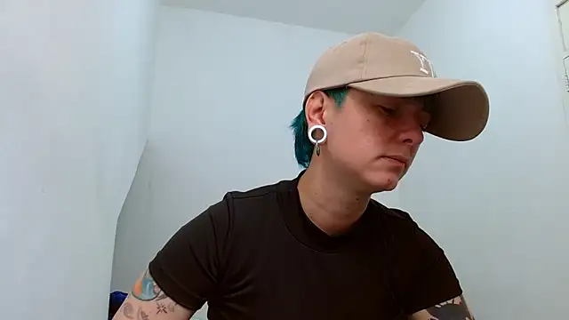 tomboyblue online show from February 14, 3:58 pm