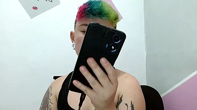 Snapshot of tomboyblue chatting on September 24, 9:58 pm tomboyblue online show from September 24, 9:58 pm