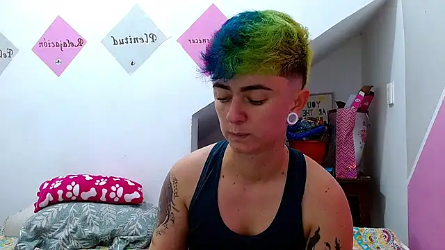 Snapshot of tomboyblue chatting on October 11, 12:37 am tomboyblue online show from October 11, 12:37 am