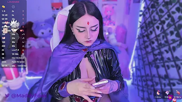 MaddyFooxx online show from December 15, 8:03 pm