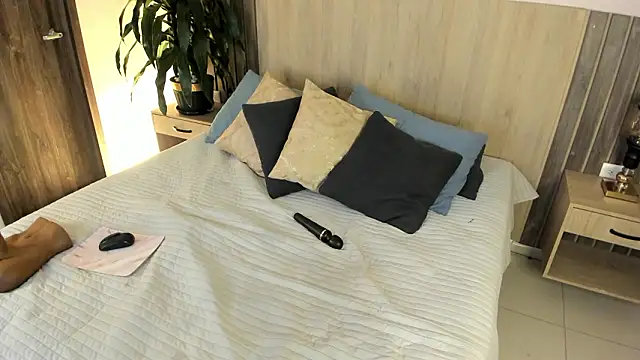 rebeca cortez  online show from March 6, 8:04 pm