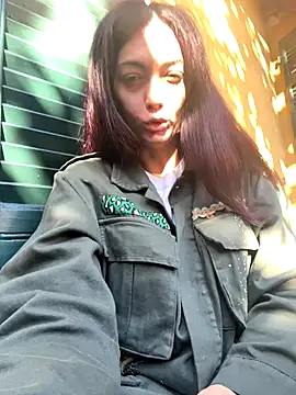 Strawberry queens online show from October 5, 2:11 pm