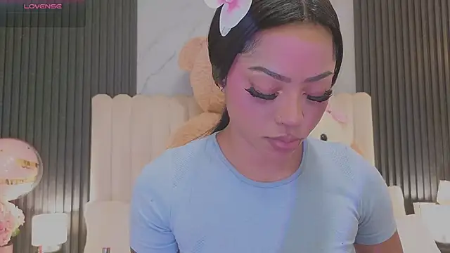 Madiee Rhea online show from June 3, 9:09 pm