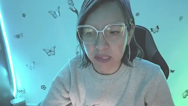 Lady breaks hearts online show from April 12, 10:29 am