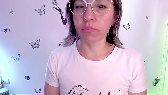 Lady breaks hearts online show from April 10, 6:14 pm