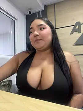 little lissiee online show from April 19, 1:05 am