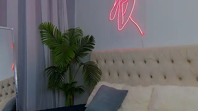 NicoleRosss online show from May 31, 6:09 pm