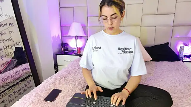 IsisLoveyes  online show from March 24, 12:27 am