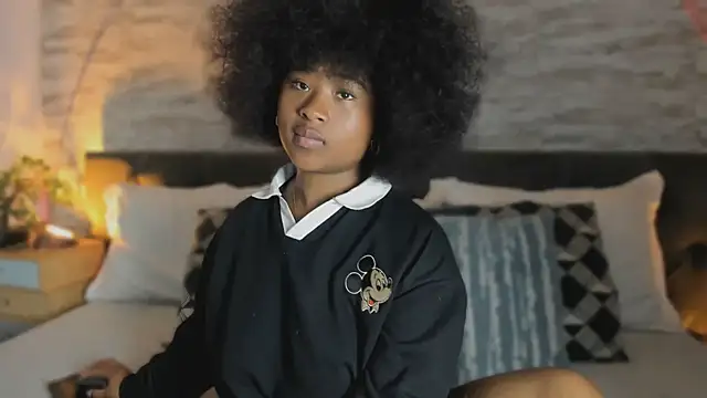 Anneth  M online show from November 12, 7:45 pm