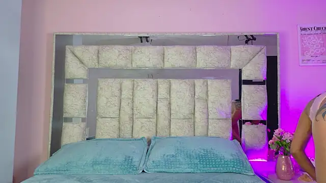 Sara Greey online show from October 20, 1:14 pm