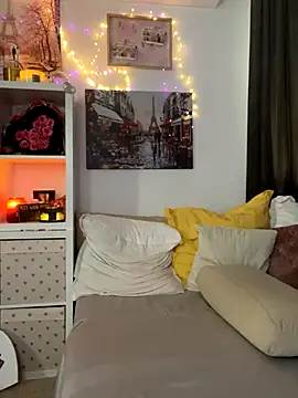 Snapshot of EvelynFrances chatting on October 16, 10:40 am EvelynFrances online show from October 16, 10:40 am