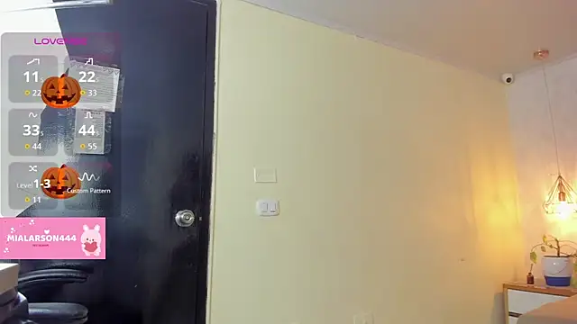 LARSONMIA online show from October 22, 12:10 pm