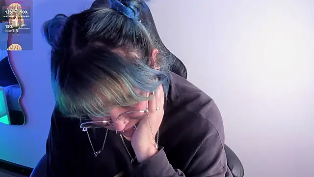 lucky-leah online show from March 21, 8:19 am