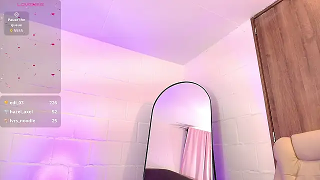 Snapshot of hazel_lee_ross chatting on September 30, 4:34 pm hazel lee ross online show from September 30, 4:34 pm