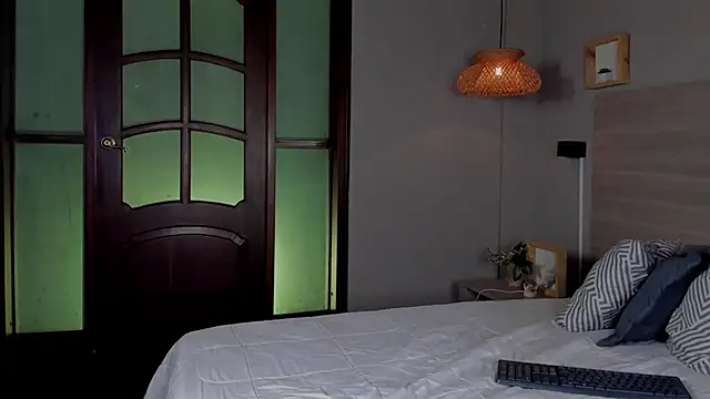 nayah   online show from October 23, 9:21 pm